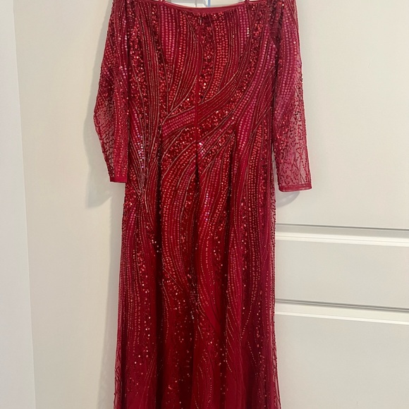 Gorgeous Adrianna Papell designer gown cranberry color beaded size 12 - Picture 6 of 7